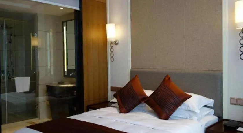 Bed in Shanghai Manhattan Hotel Minhang