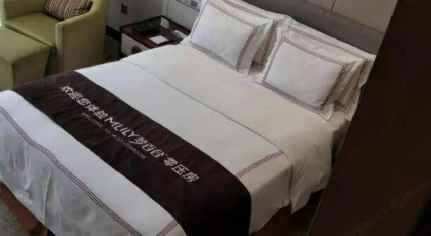 Bed in Shanghai Manhattan Hotel Minhang