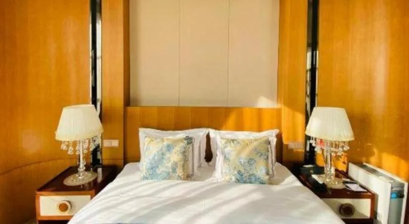 Bed in Shanghai Manhattan Hotel Minhang