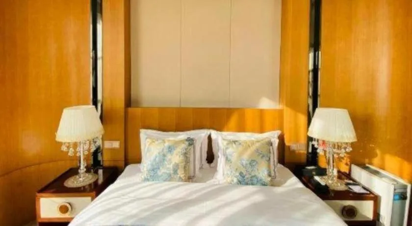 Bed in Shanghai Manhattan Hotel Minhang