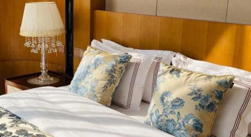 Bed in Shanghai Manhattan Hotel Minhang