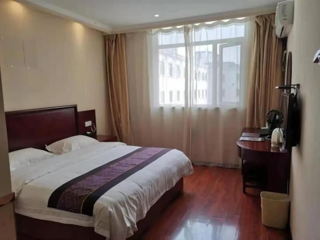 Bed in GreenTree Inn Hefei East Wangjiang Road CTCE Express Hotel