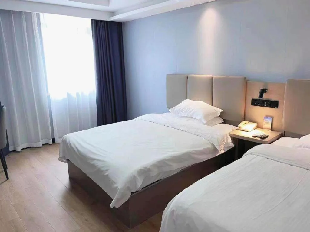 Bed in GreenTree Inn Hefei East Wangjiang Road CTCE Express Hotel