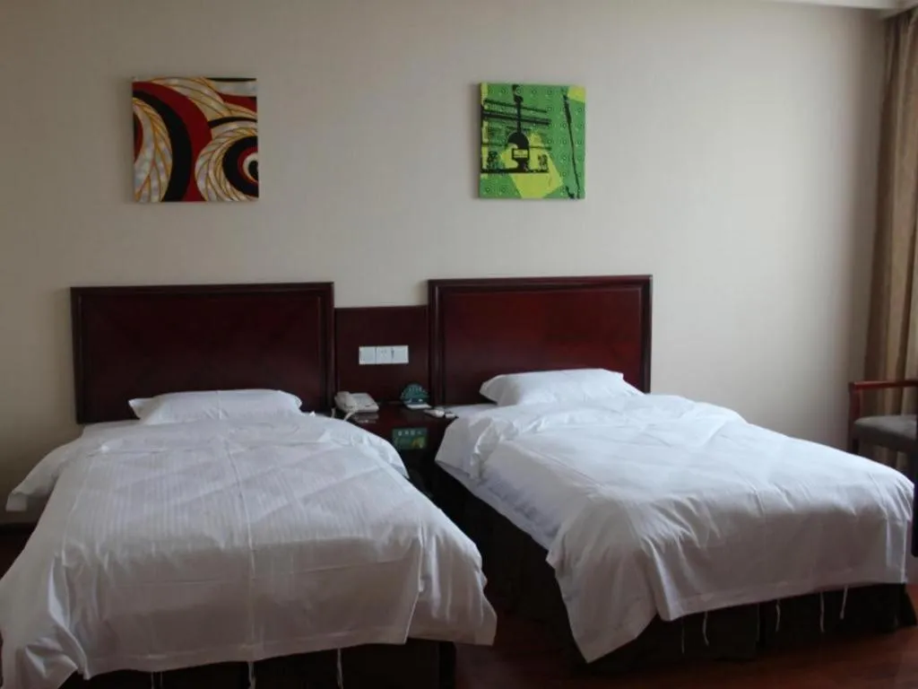 Bed in GreenTree Inn Hefei East Wangjiang Road CTCE Express Hotel