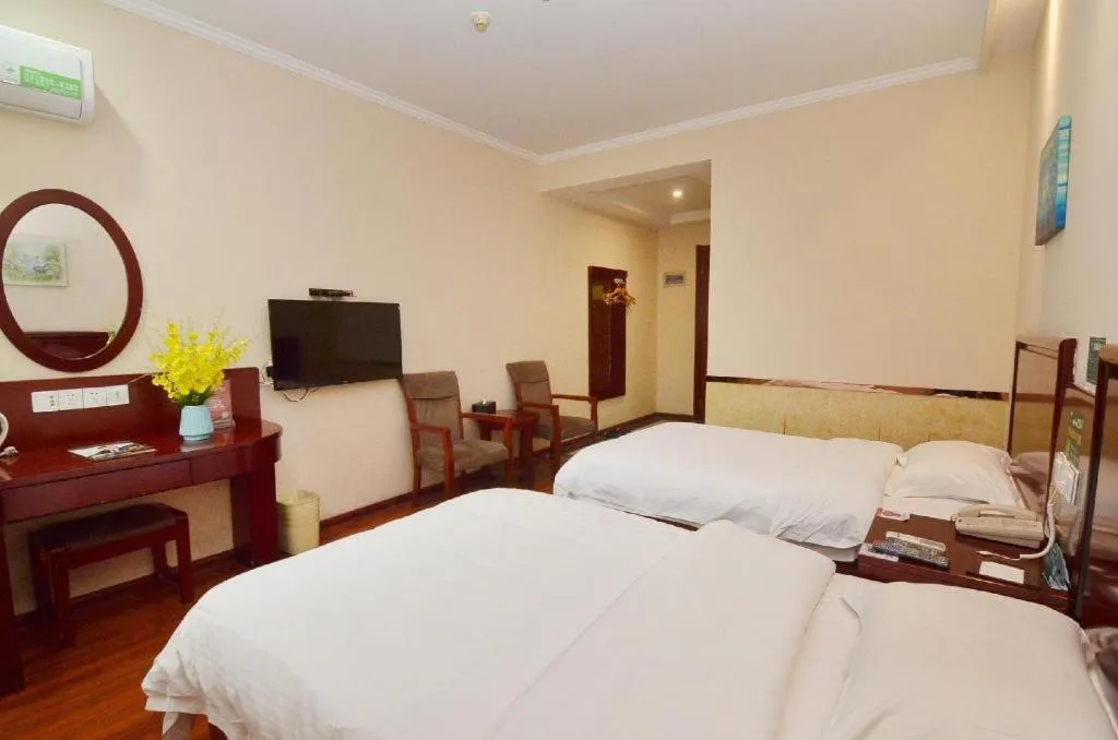 Bed in GreenTree Inn Hefei East Wangjiang Road CTCE Express Hotel