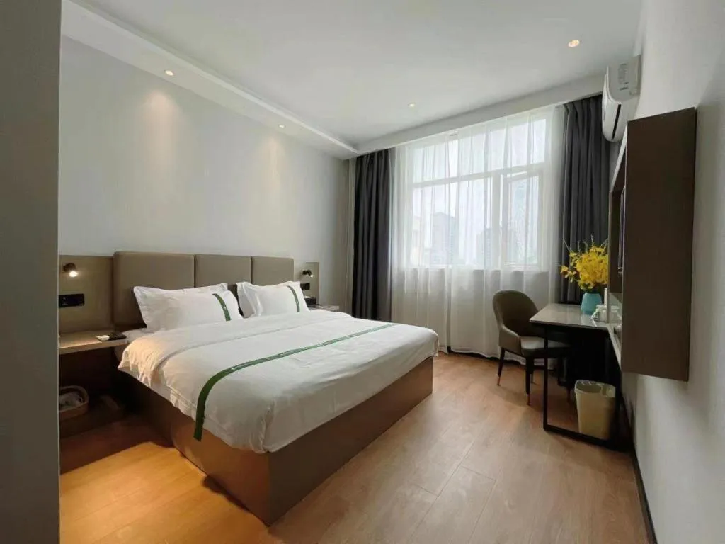 Bed in GreenTree Inn Hefei East Wangjiang Road CTCE Express Hotel