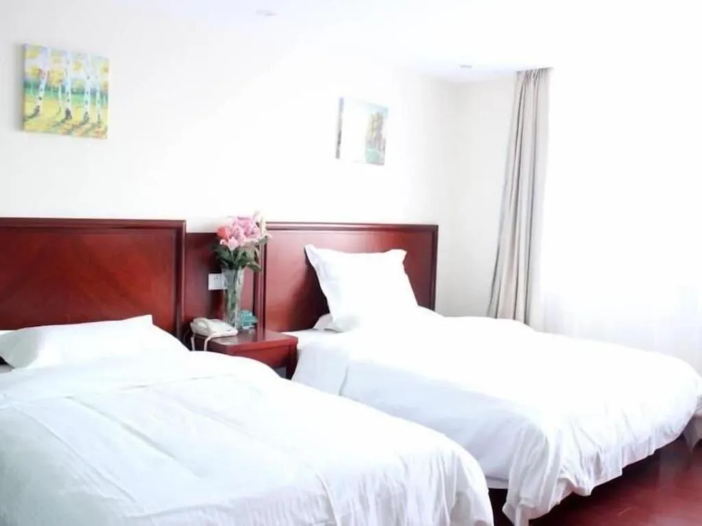 Bed in GreenTree Inn Hefei East Wangjiang Road CTCE Express Hotel