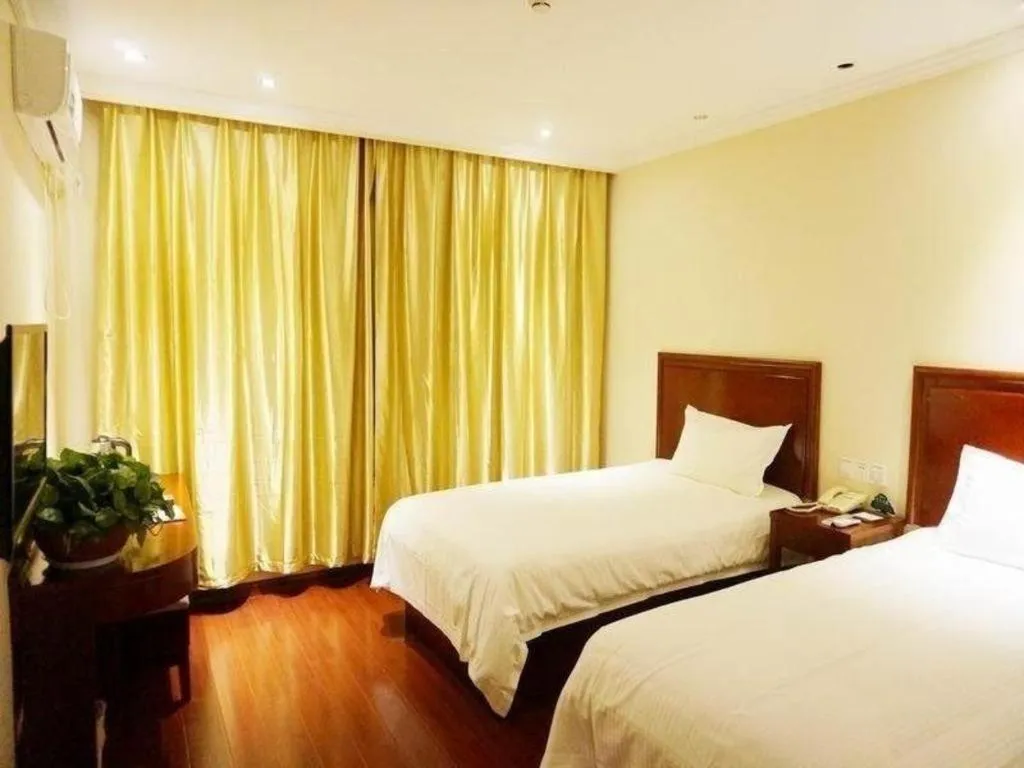 Bed in GreenTree Inn Hefei East Wangjiang Road CTCE Express Hotel