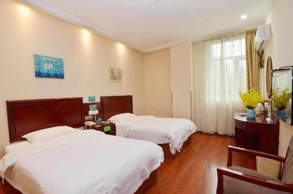 Bed in GreenTree Inn Hefei East Wangjiang Road CTCE Express Hotel