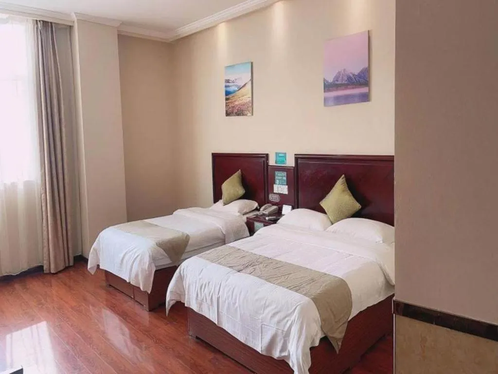 Bed in GreenTree Inn Hefei East Wangjiang Road CTCE Express Hotel