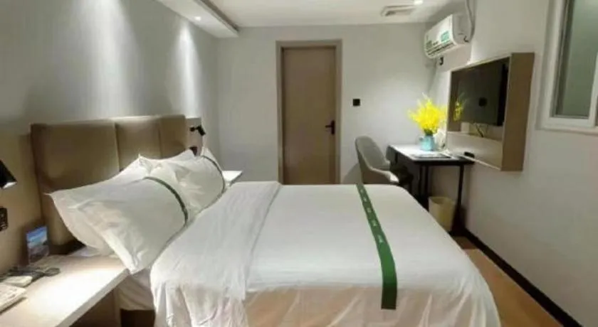 Bed in GreenTree Inn Hefei East Wangjiang Road CTCE Express Hotel