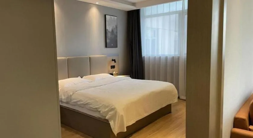 Bed in GreenTree Inn Hefei East Wangjiang Road CTCE Express Hotel