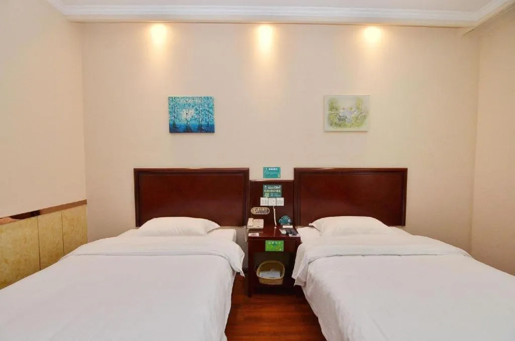 Bed in GreenTree Inn Hefei East Wangjiang Road CTCE Express Hotel