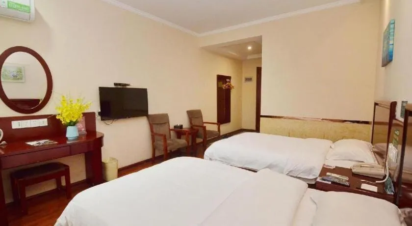 Bed in GreenTree Inn Hefei East Wangjiang Road CTCE Express Hotel