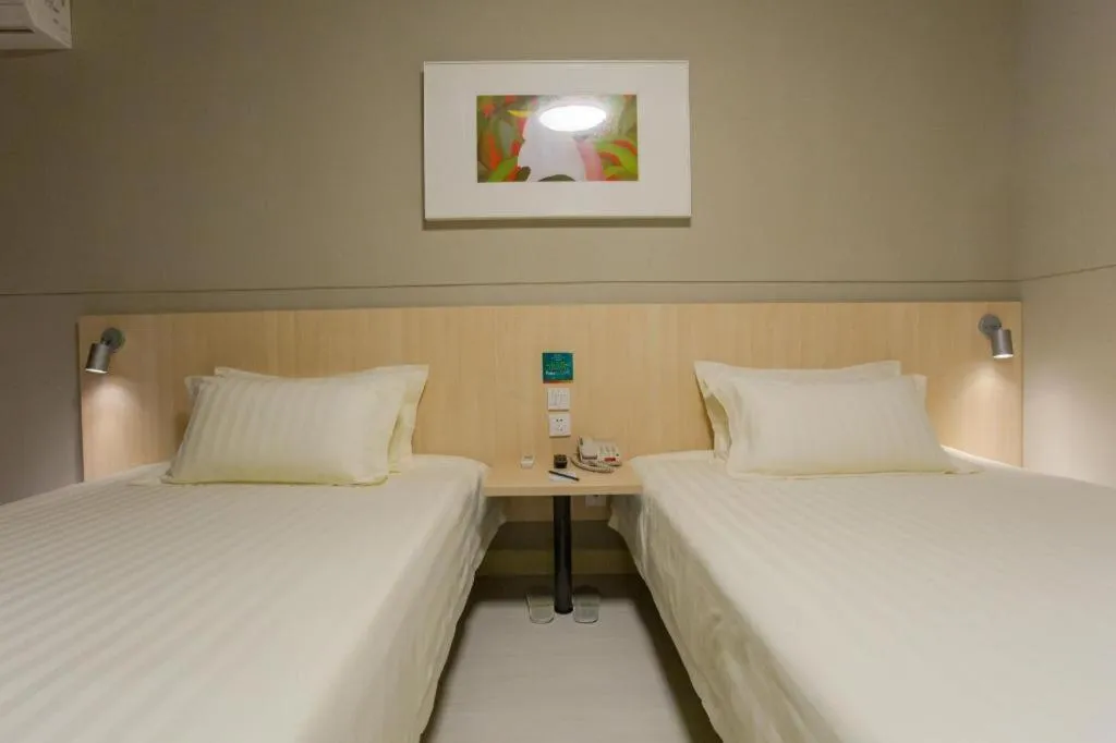 Bed in Jinjiang Inn Wuhan Linjiaohu Wanda Branch