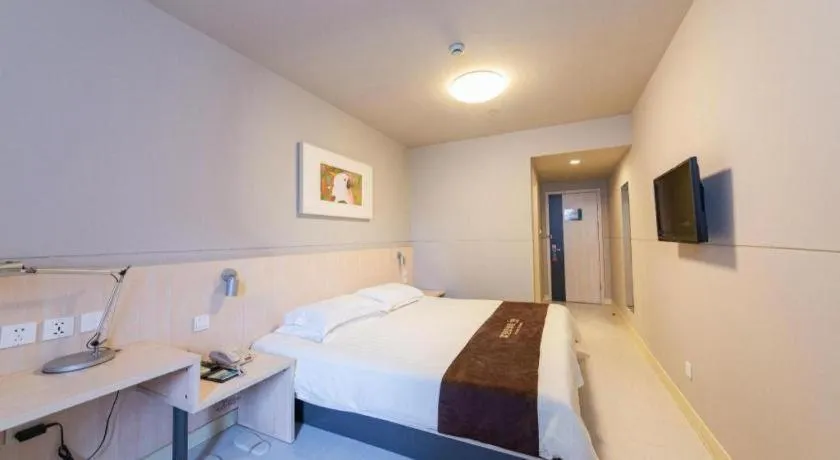 Bed in Jinjiang Inn Wuhan Linjiaohu Wanda Branch