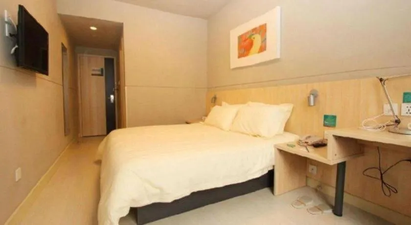 Bed in Jinjiang Inn Wuhan Linjiaohu Wanda Branch