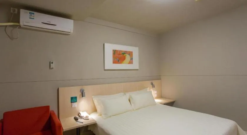 Bed in Jinjiang Inn Wuhan Linjiaohu Wanda Branch