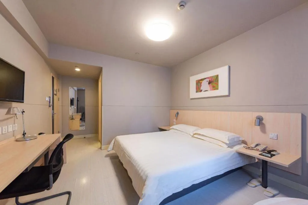 Bed in Jinjiang Inn Wuhan Linjiaohu Wanda Branch