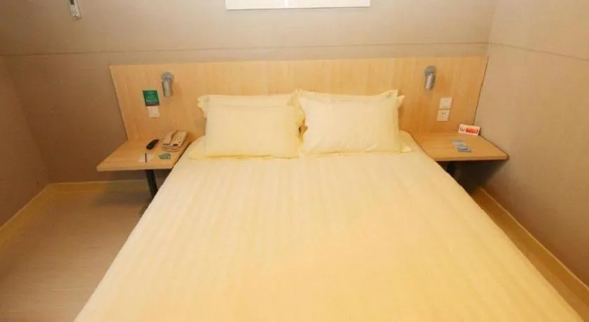 Bed in Jinjiang Inn Wuhan Linjiaohu Wanda Branch