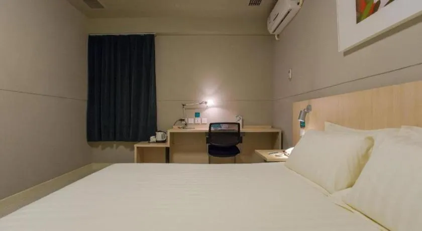 Bed in Jinjiang Inn Wuhan Linjiaohu Wanda Branch