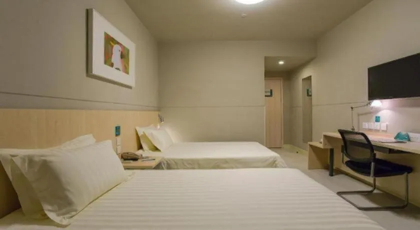 Bed in Jinjiang Inn Wuhan Linjiaohu Wanda Branch