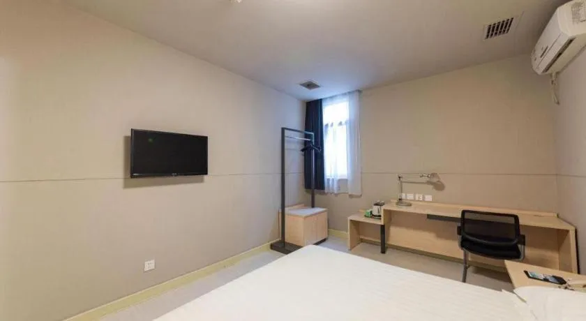 Bed in Jinjiang Inn Wuhan Linjiaohu Wanda Branch