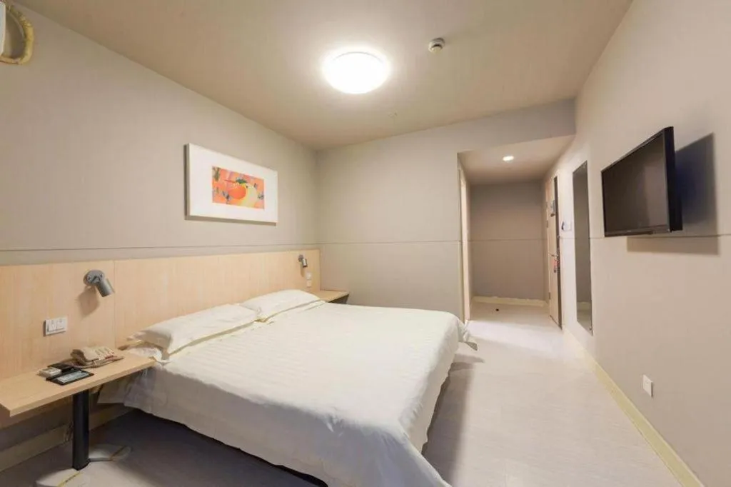 Bed in Jinjiang Inn Wuhan Linjiaohu Wanda Branch