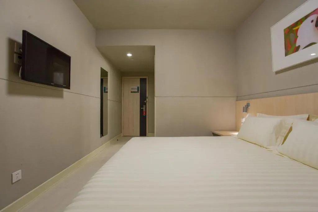 Bed in Jinjiang Inn Wuhan Linjiaohu Wanda Branch