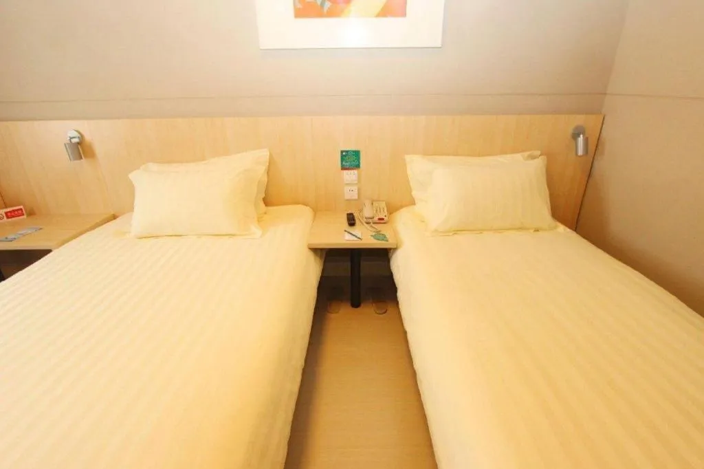 Bed in Jinjiang Inn Wuhan Linjiaohu Wanda Branch