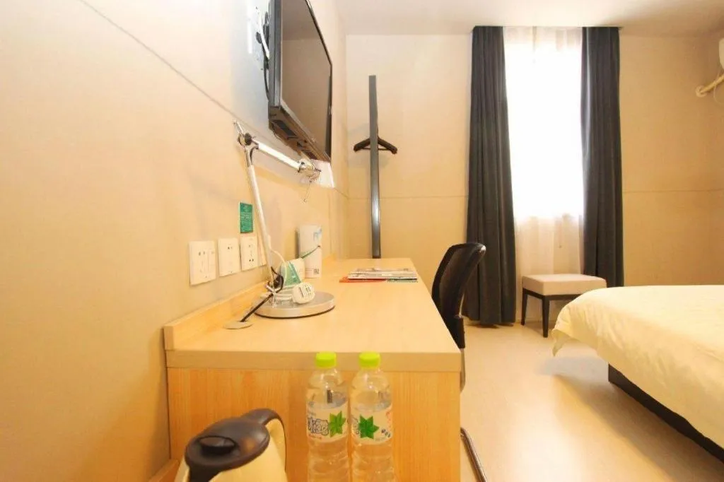 Bed in Jinjiang Inn Wuhan Linjiaohu Wanda Branch