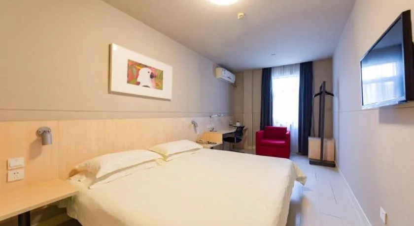 Bed in Jinjiang Inn Wuhan Linjiaohu Wanda Branch