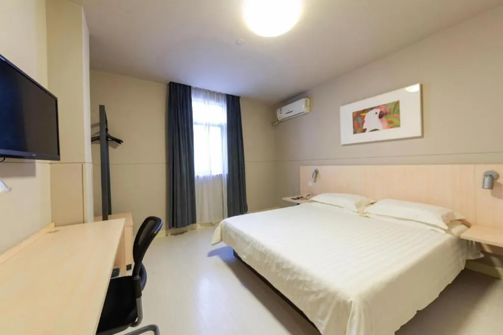 Bed in Jinjiang Inn Wuhan Linjiaohu Wanda Branch