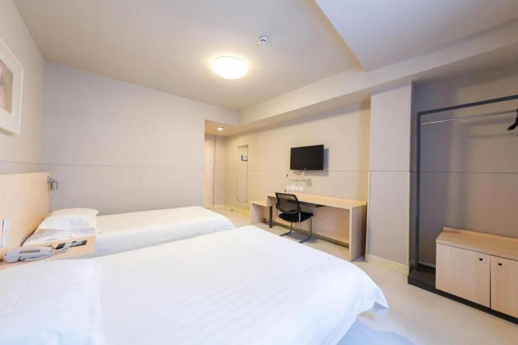 Bed in Jinjiang Inn Wuhan Linjiaohu Wanda Branch