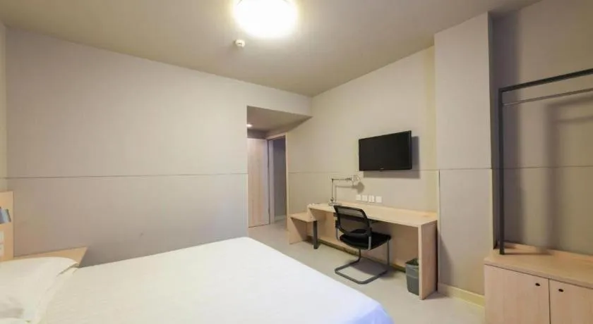 Bed in Jinjiang Inn Wuhan Linjiaohu Wanda Branch