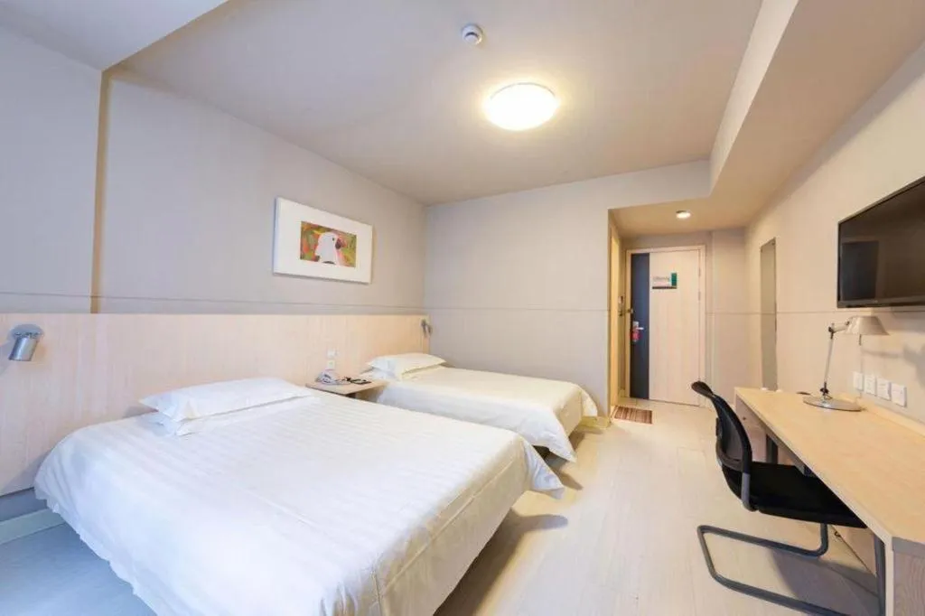 Bed in Jinjiang Inn Wuhan Linjiaohu Wanda Branch