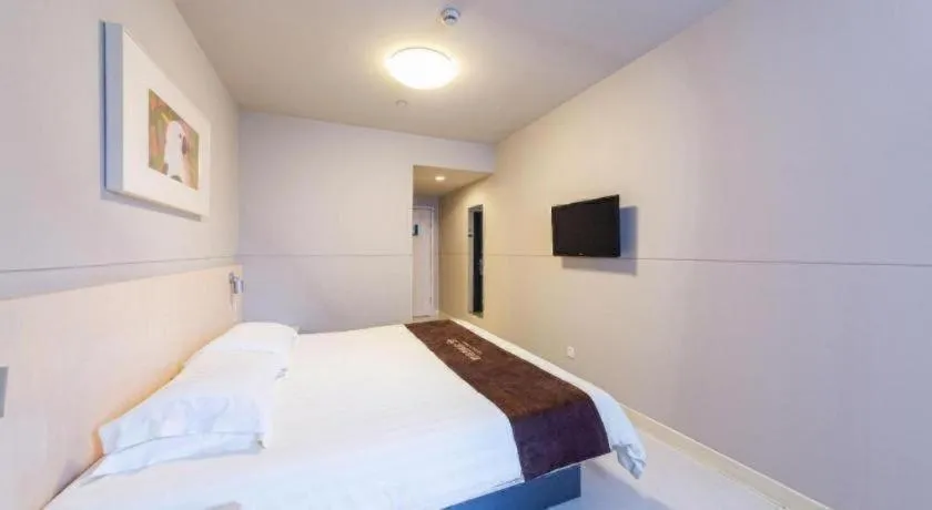 Bed in Jinjiang Inn Wuhan Linjiaohu Wanda Branch