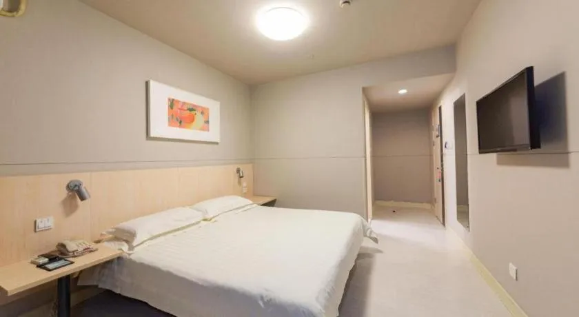 Bed in Jinjiang Inn Wuhan Linjiaohu Wanda Branch