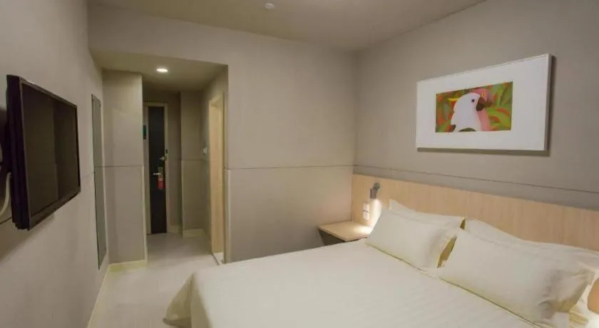 Bed in Jinjiang Inn Wuhan Linjiaohu Wanda Branch