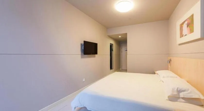 Bed in Jinjiang Inn Wuhan Linjiaohu Wanda Branch