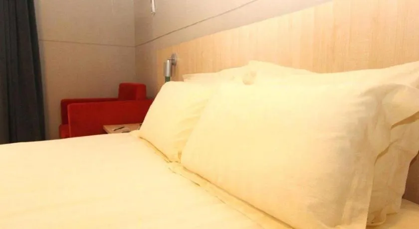 Bed in Jinjiang Inn Wuhan Linjiaohu Wanda Branch