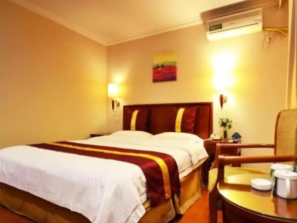 Bed in GreenTree Inn Zhenjiang Center Street No.1 Peoples Hospital Express Hotel