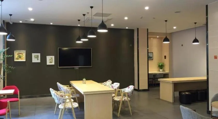 7 Days Premium·Huanggang Walking Street