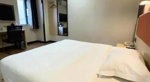 7 Days Premium·Huanggang Walking Street