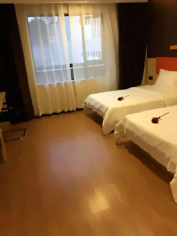 Bed in 7 Days Premium·Huanggang Walking Street