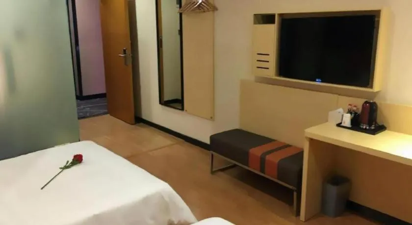 Bed in 7 Days Premium·Huanggang Walking Street