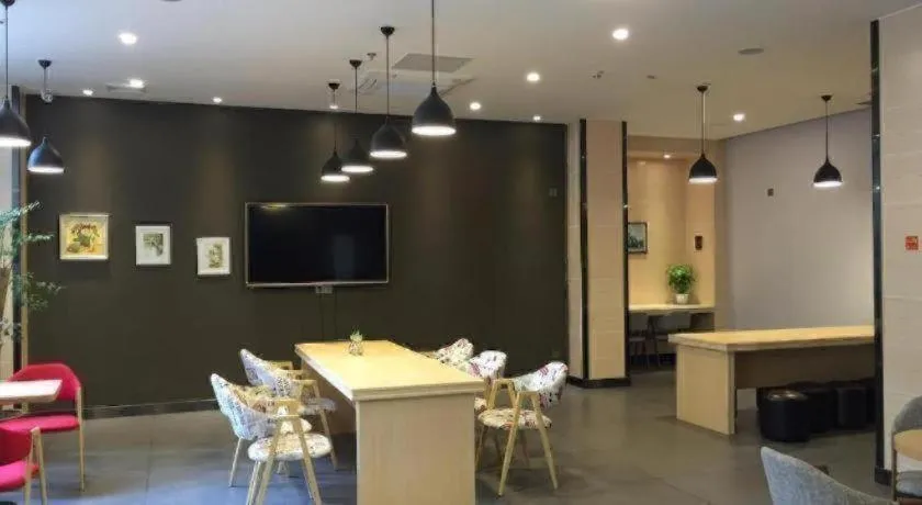 7 Days Premium·Huanggang Walking Street