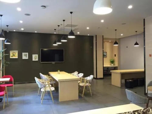 7 Days Premium·Huanggang Walking Street