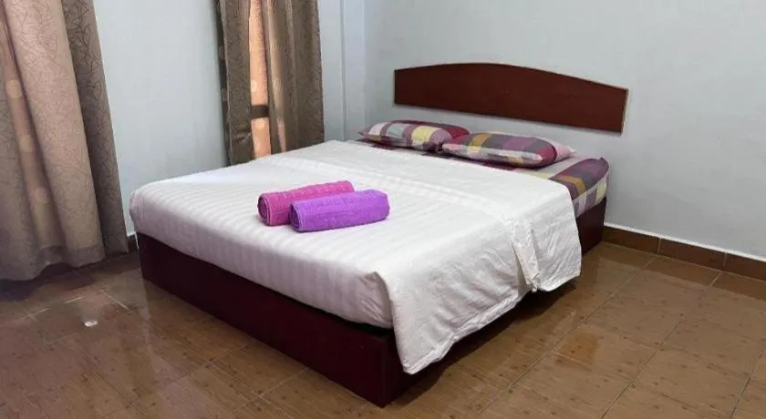 Bed in OYO 90967 Homestay Chalet Warisan Siti