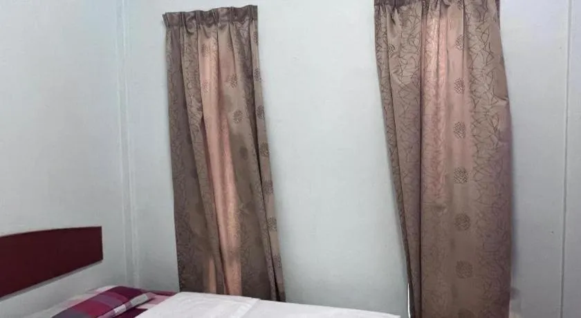 Bed in OYO 90967 Homestay Chalet Warisan Siti